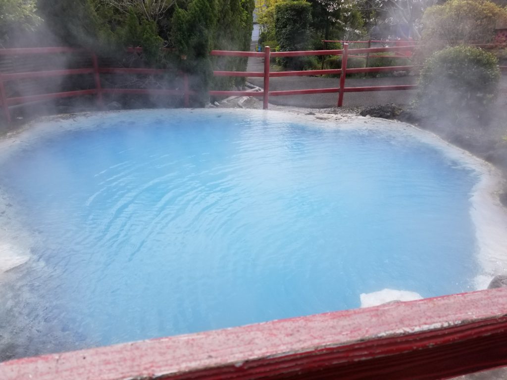 かまど地獄３丁目の青い温泉
